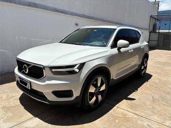 VOLVO XC40 2.0 T5 GASOLINA MOMENTUM AWD GEARTRONIC